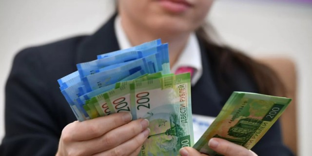 ​Реальные зарплаты в России: рост замедляется, но всё ещё ощутим